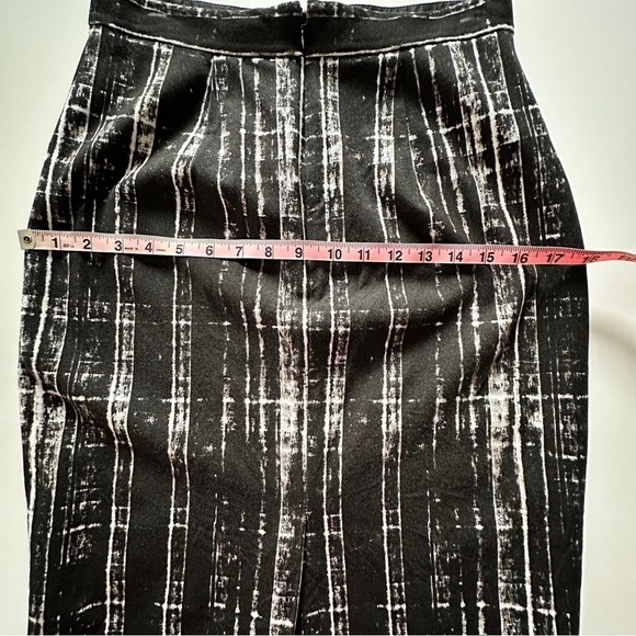 Banana Republic Sloan Pencil Skirt Black White Stripe Size 4 - Picture 10 of 16